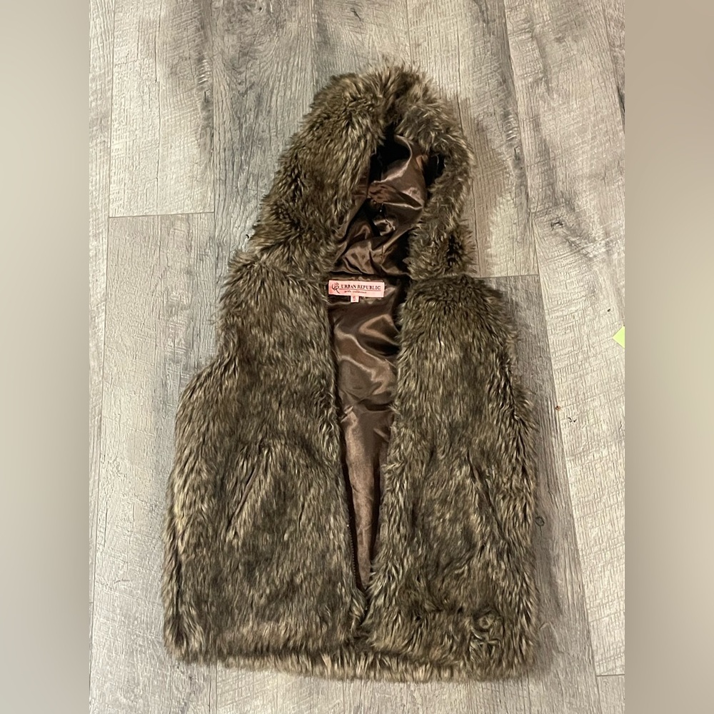 Urban Republic Girls size 16 xl  chocolate brown faux fur vest w/ hood & pockets